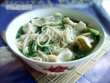 Clear soup dumpling noodles