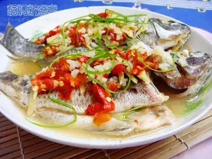 Steamed African carp with chopped pepper