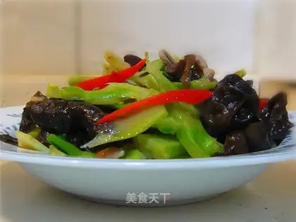 Black fungus with broccoli