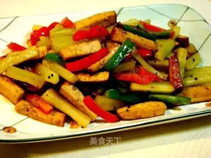 stir-fried bamboo shoots with dried black pepper
