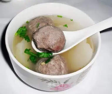 Radish beef ball soup