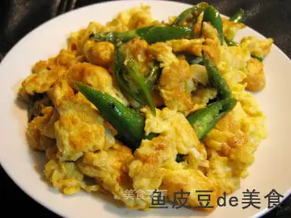 Scrambled eggs with pepper