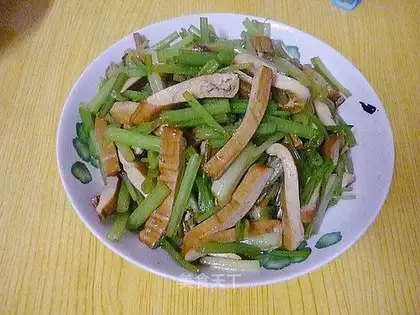 stir-fried dried bean curd with celery
