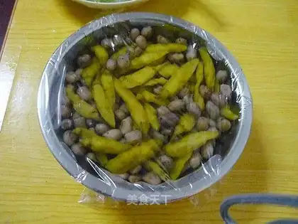 Peanut with pickled pepper