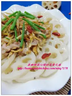 Steamed lotus root slices with whitebait and shredded pork