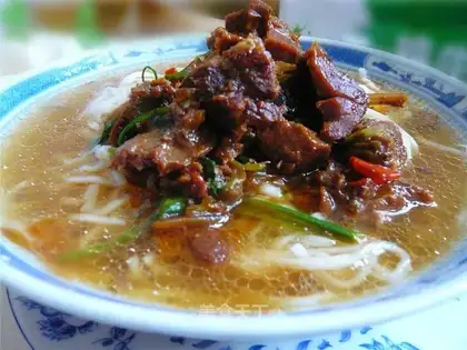 braised beef noodles