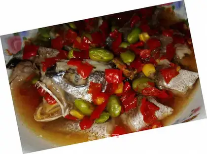 Fish with chopped pepper and rice