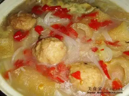 Cabbage and vermicelli soup