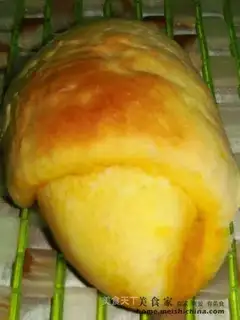 cream yellow bread