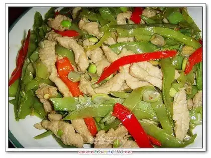 Fried shredded pork with lentils