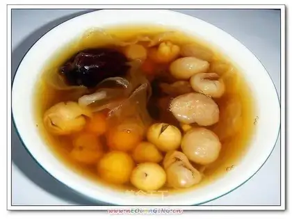 Guiyuan lotus seeds and white fungus syrup