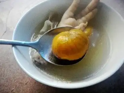 Chestnut chicken feet soup