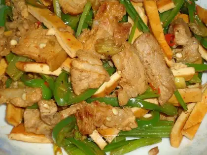 stir-fried pork belly with parsley and dried pork