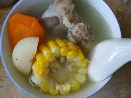 Corn horseshoe pork bone soup