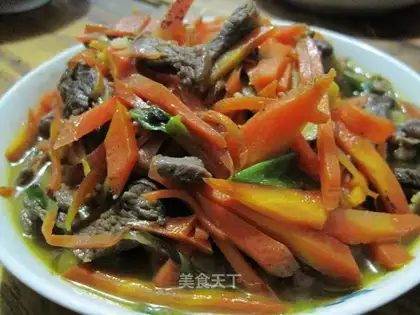 stir-fried beef with shredded carrot