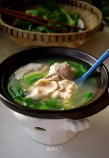 Fish fillet and pea tip soup