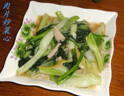 Fried pork slices with cabbage heart
