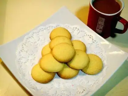 Vanilla egg yolk shortcake