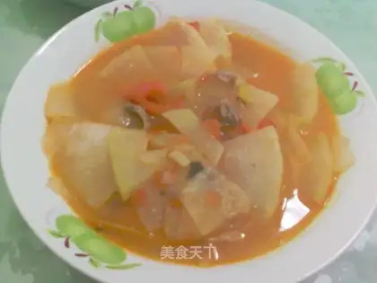 Tomato beef and white gourd soup