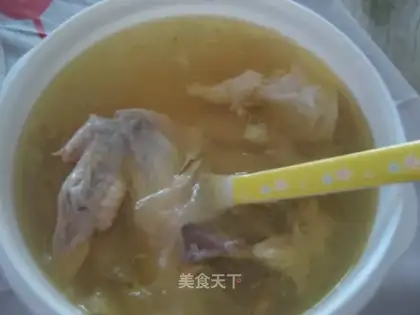 Stewed chicken with white fungus