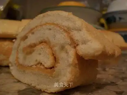 Peanut cake roll