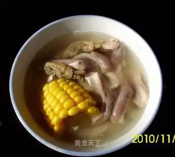 Dried pork tripe and razor clams soup