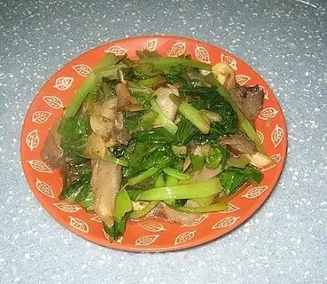 Green vegetables and mushrooms