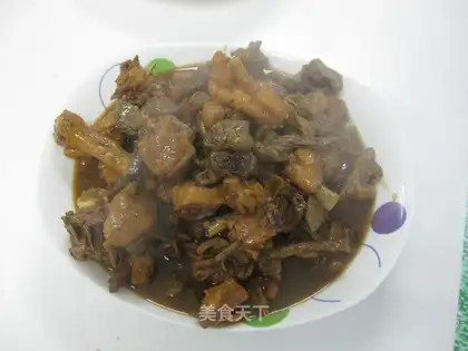 Laoshan chicken stewed with pine and mushroom