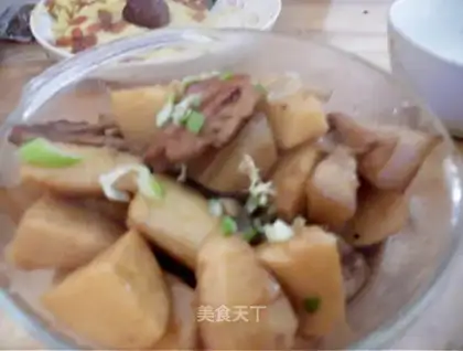 Stewed pork belly with taro