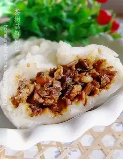Tea tree mushroom fresh meat buns