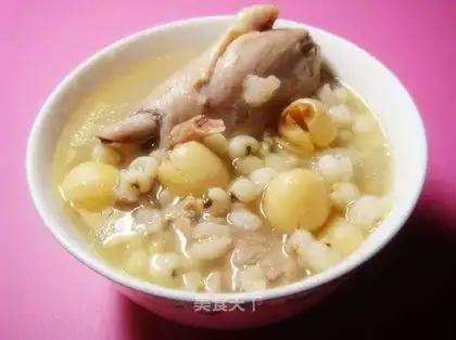 Duck soup with lotus seeds and coix rice