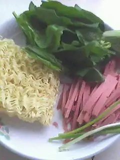 Simple and delicious noodles mixed
