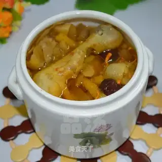 Worm and flower geled chicken feet