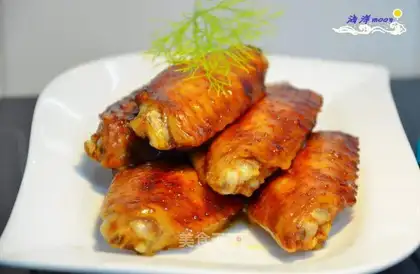 Roasted chicken wings onions