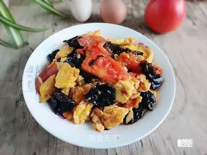 Mocked eggs with tomatoes