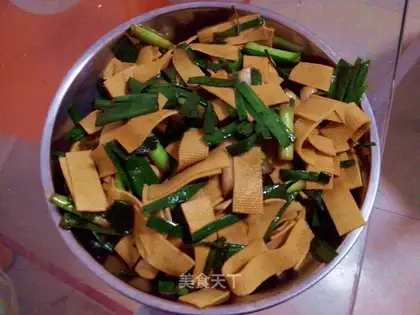 Onions and bean skin