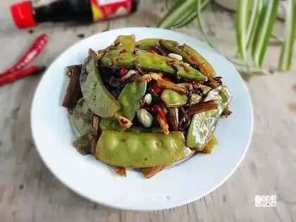 Sour, fried lentils