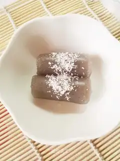 Sesame snow rolls
