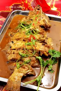Garlic spicy sauce. Fish