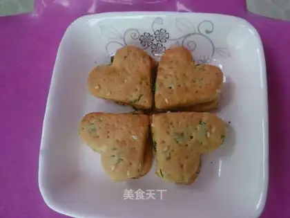 Onion sesame cookies