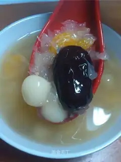A grapefruit fruit spoon