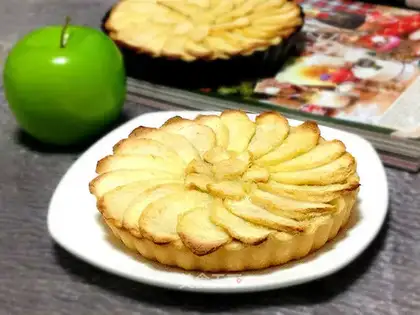 Apple almond pie