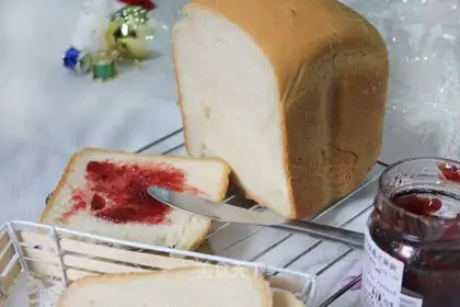 Saltless, sugary bread