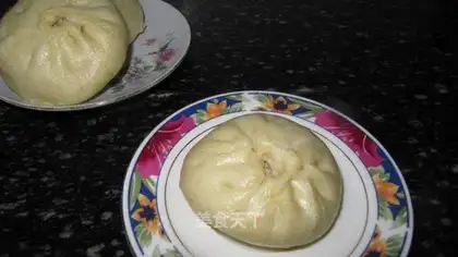 Celery pork buns