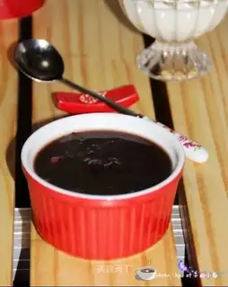 Black and red don't feed the heart