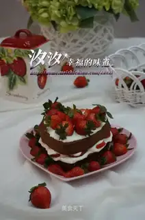 Strawberry cream chocolate cake
