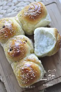 A cranberry sesame snack