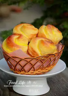 Chestnut rose rolls