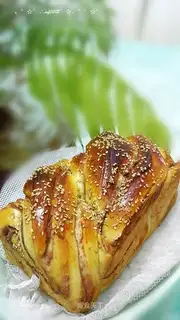Sesame beans and toast buns
