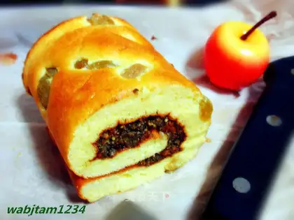 A nut raisin roll